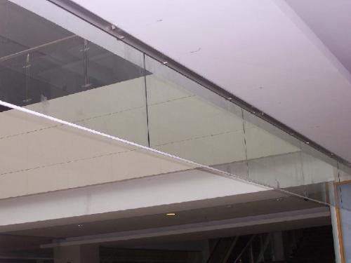 固定式挡烟垂壁“刚、柔”相济保安全